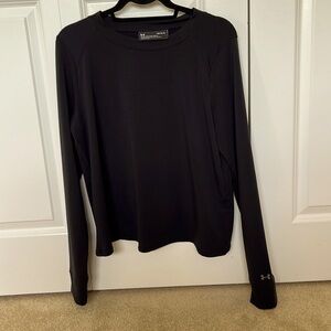 Long sleeve loose fit. Shorter length. Polyester